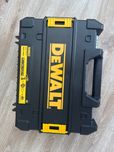Нов Винтоверт DEWALT зарядно и 2 батерии