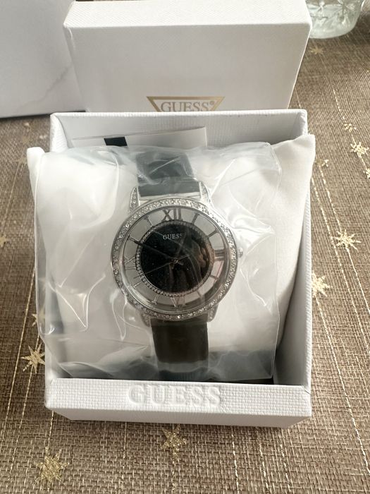 Ceas Guess Ladies, Argintiu, Cadran Perle si Strasuri, Curea Piele.Nou