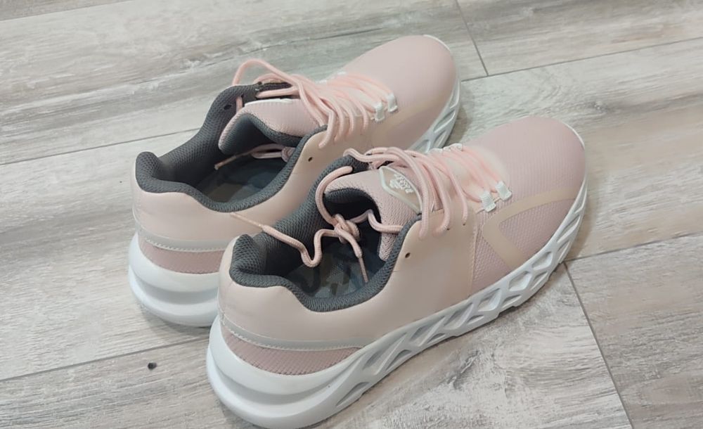 Продам кроссовки