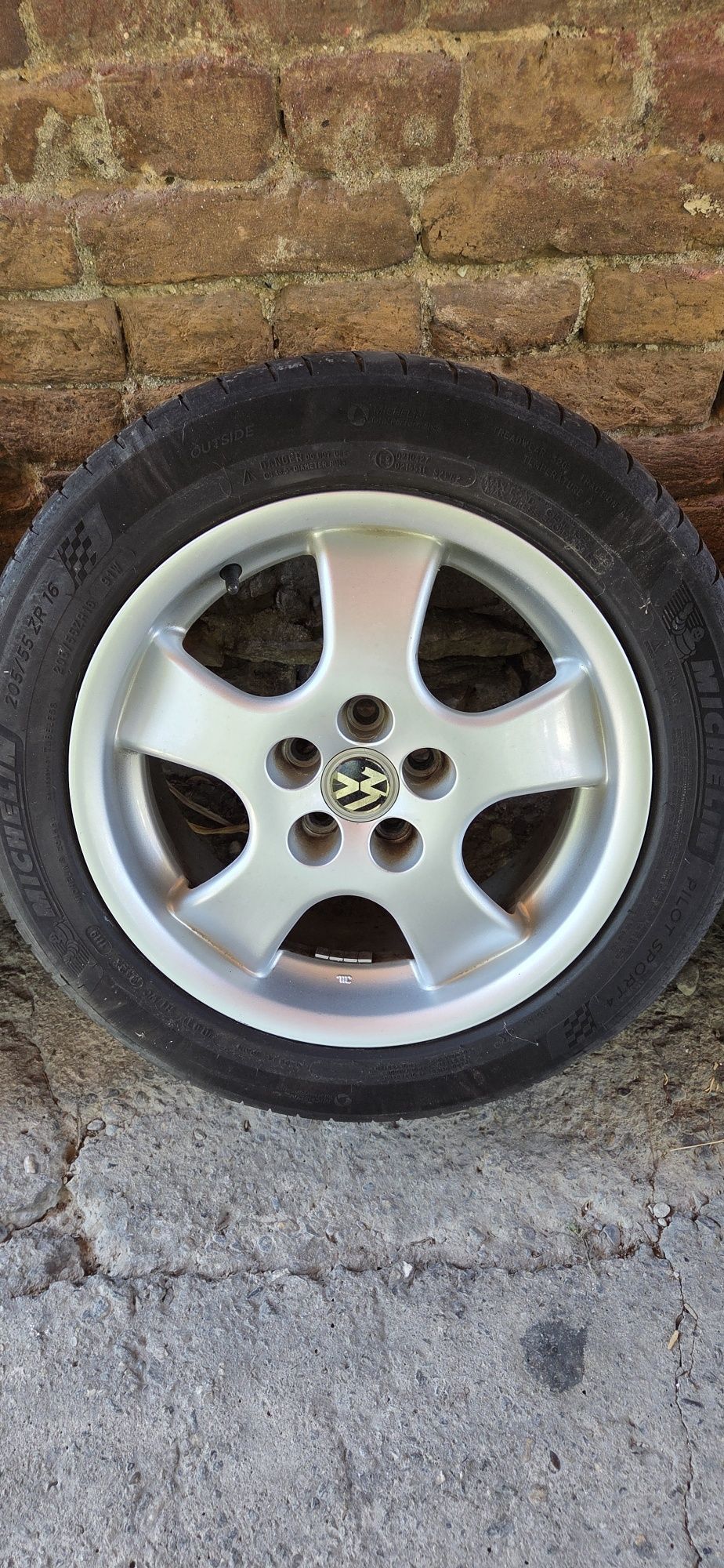 VW GOLF4 джанти със летни гуми 205/55/16  7,5J×16  ET35  5×100