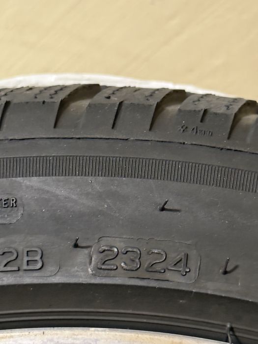 Джанти с гуми за Мерцедес R18