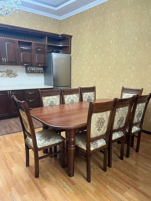 Продаются стол со стульями