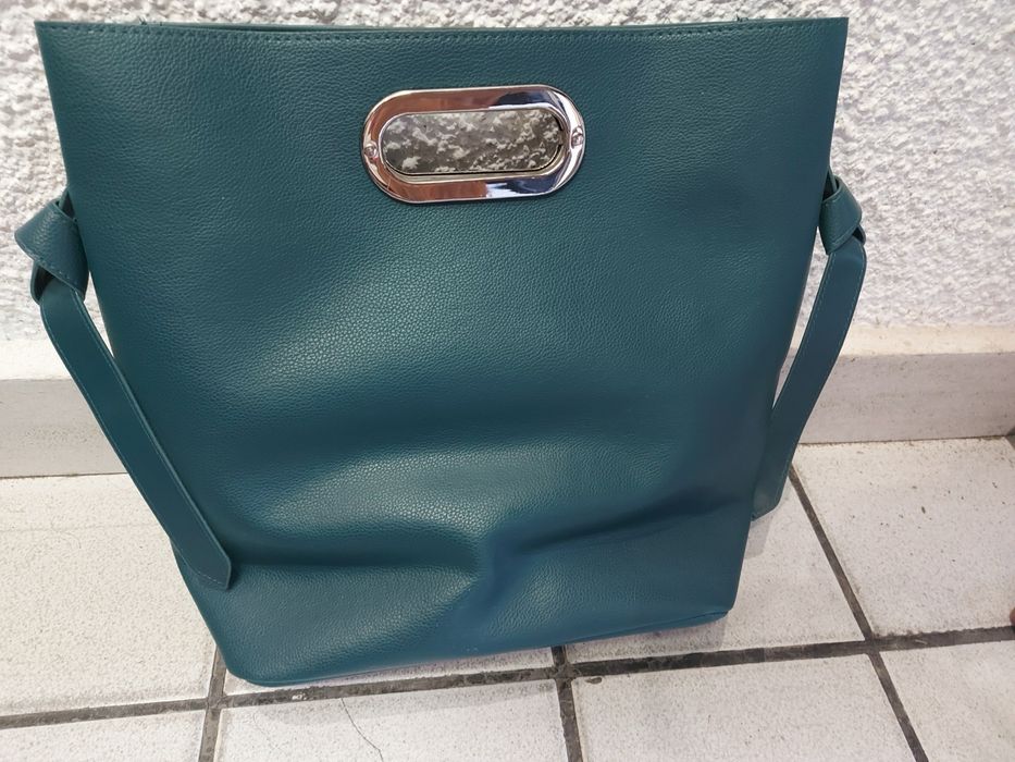 Дамска бизнес чанта в зелен цвят