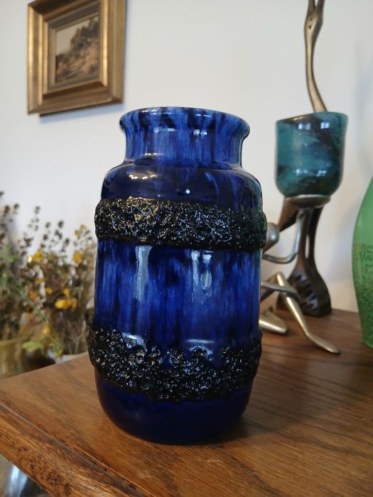 Vaza din porțelan,tehnica Fat lava