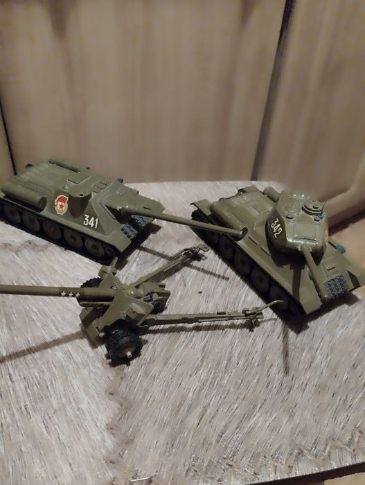 Модели советской военной техники Т-34,САУ-100,БС-3, завод Арсенал.