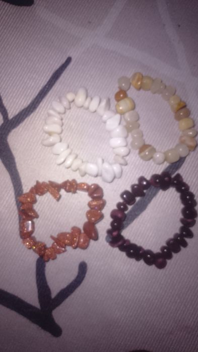 Браслеты из камней