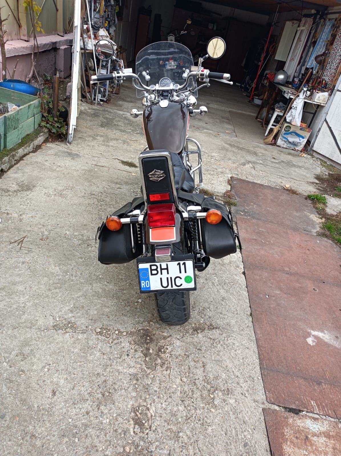 Vând Suzuki Intruder, an 1997