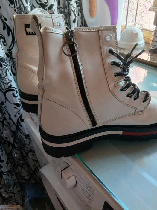 Vând ghete piele Tommy Hilfiger