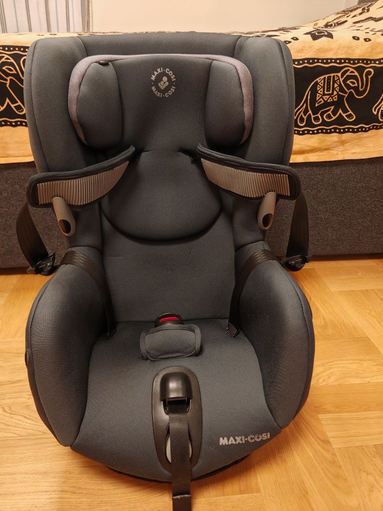 Maxi Cosi Axiss Authegraph столче за кола