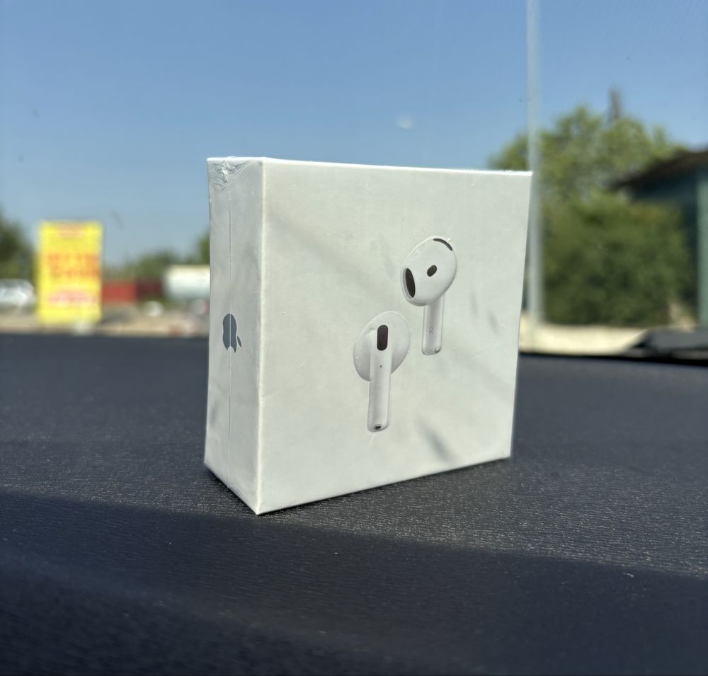 casti Airpods 4 noi !