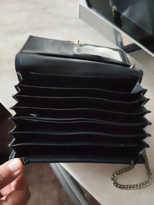 Мъжки кожен портфейл.