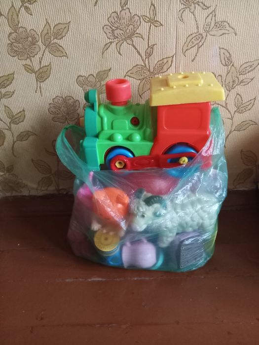 Игрушки  разные.