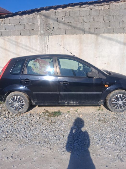 Vând Ford Fiestă