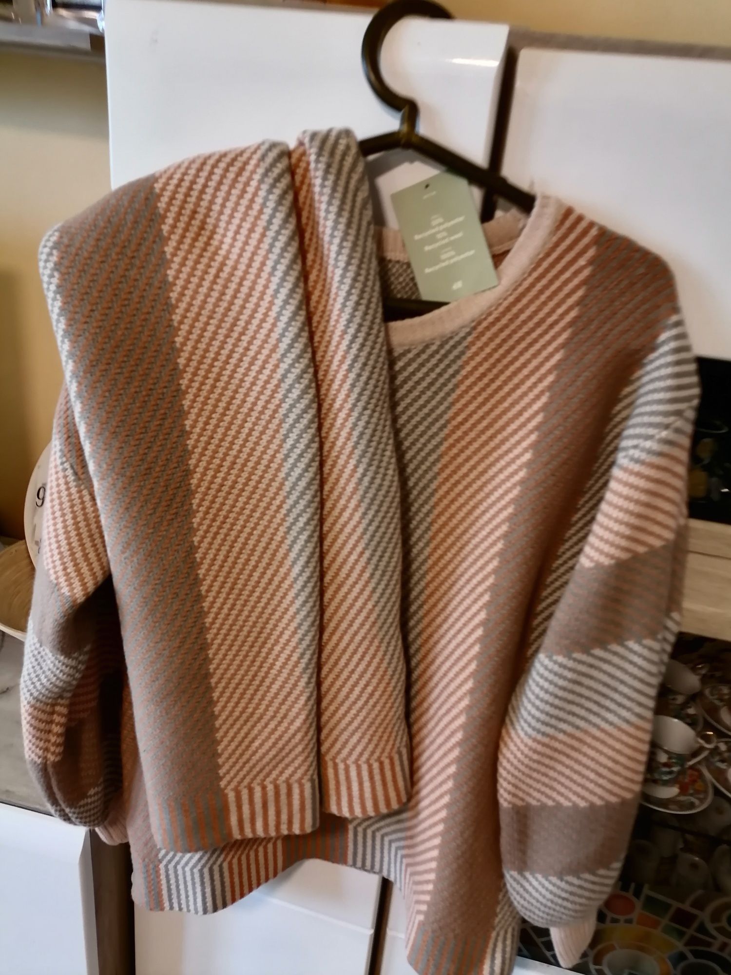 Costumas NOU, 36-38,in trend, tricotat (bluza+ fusta)
