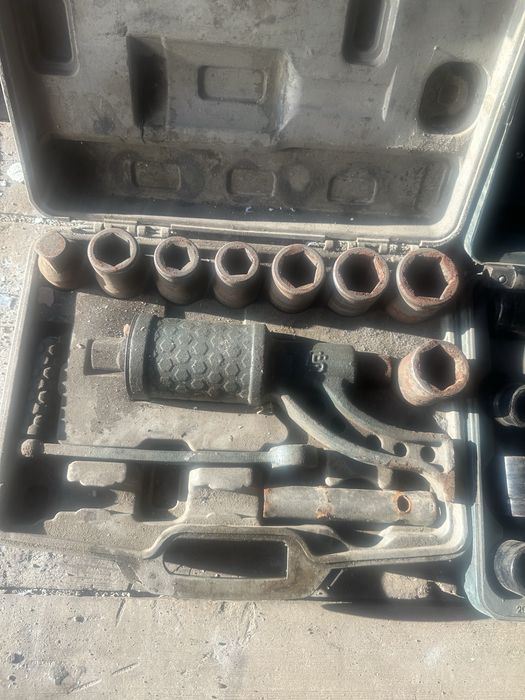 Продам набор головок с трещеткой