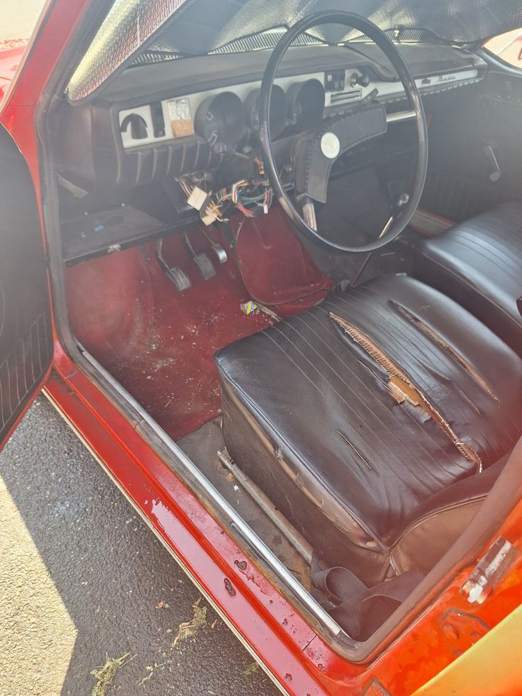 Dacia 1300 an de fabricatie 1978 culoarea rosie
