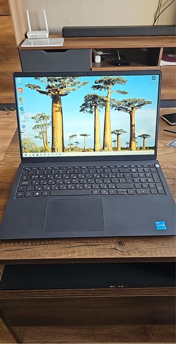 Dell Vostro 3520 – бизнес лаптоп в отлично състояние