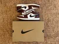 Air Jordan 1 Low “Dark Pony” – Noi, mărimea 42, cu cutie
