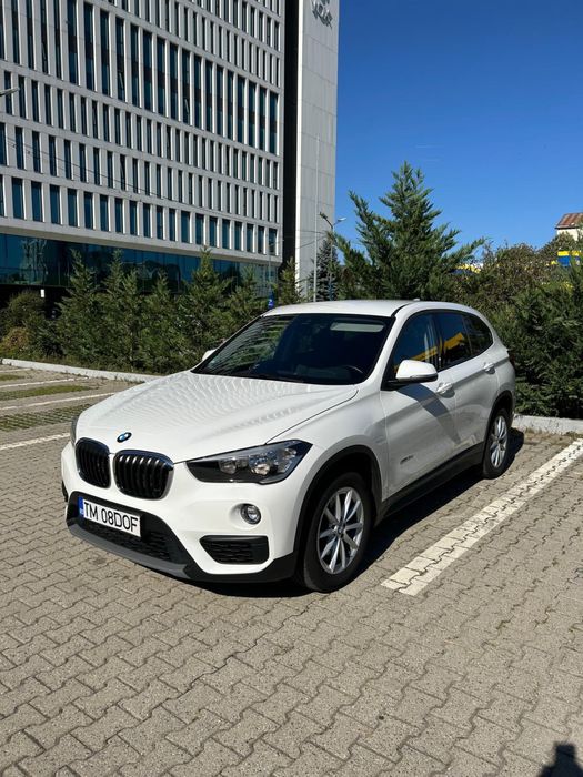 BMW, model X1 alb
