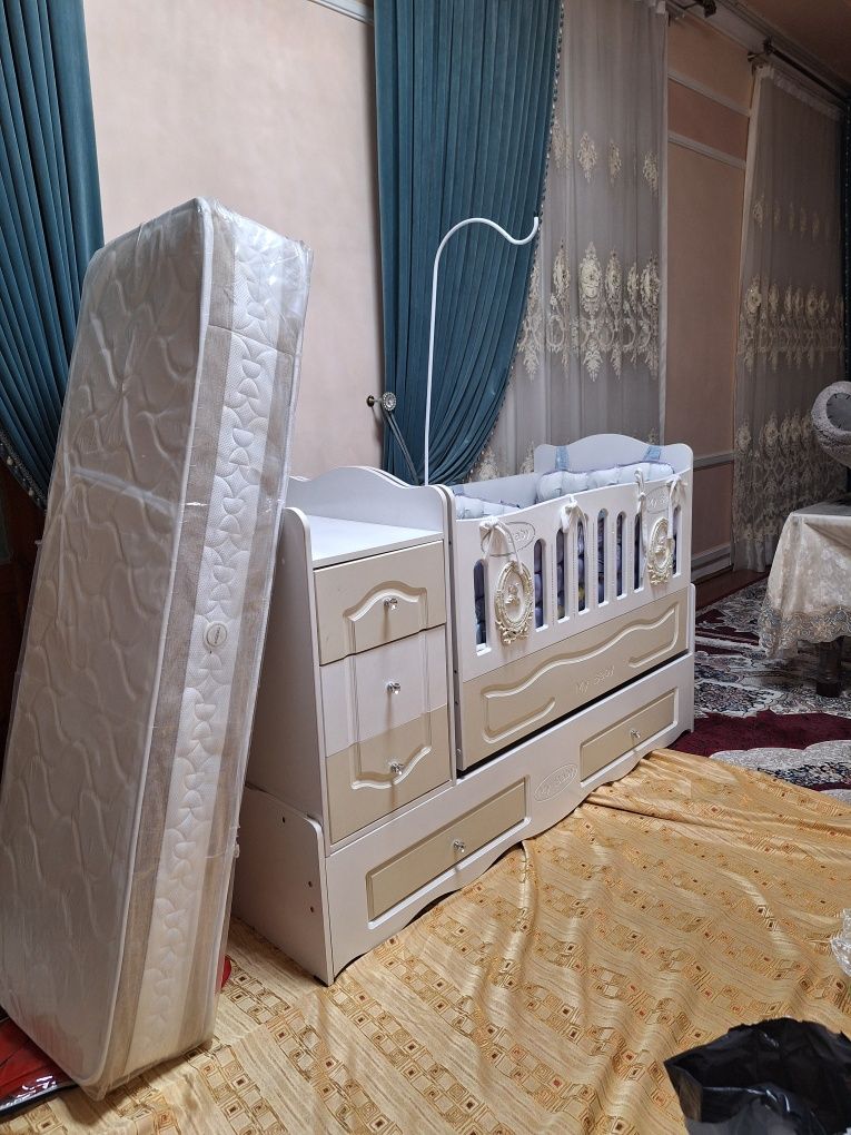 Detskiy mebel sotiladi