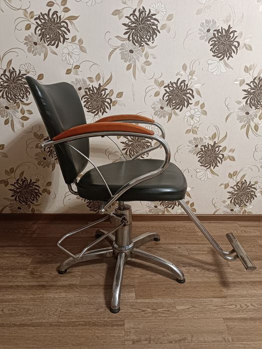 Парикмахерское кресло