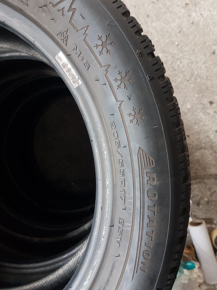 Dunlop 205/55 R17 95V M+S iarnă