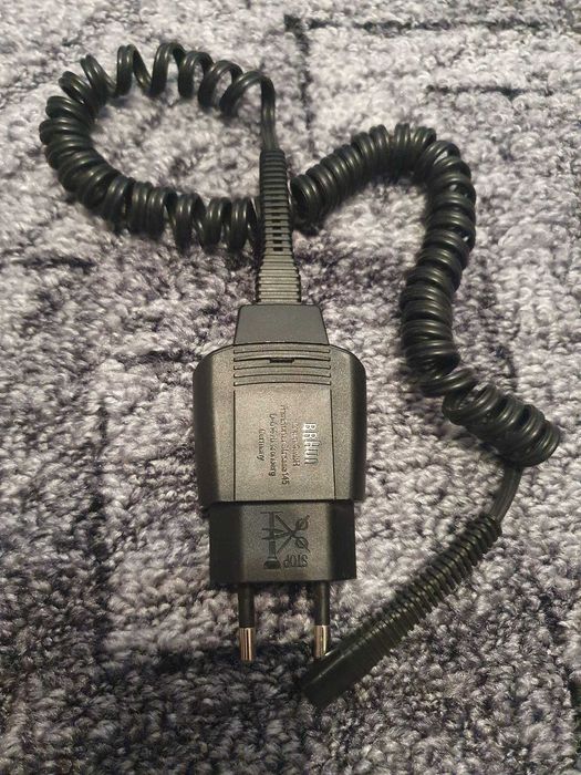 Incarcator original aparat de tuns/trimmer Braun