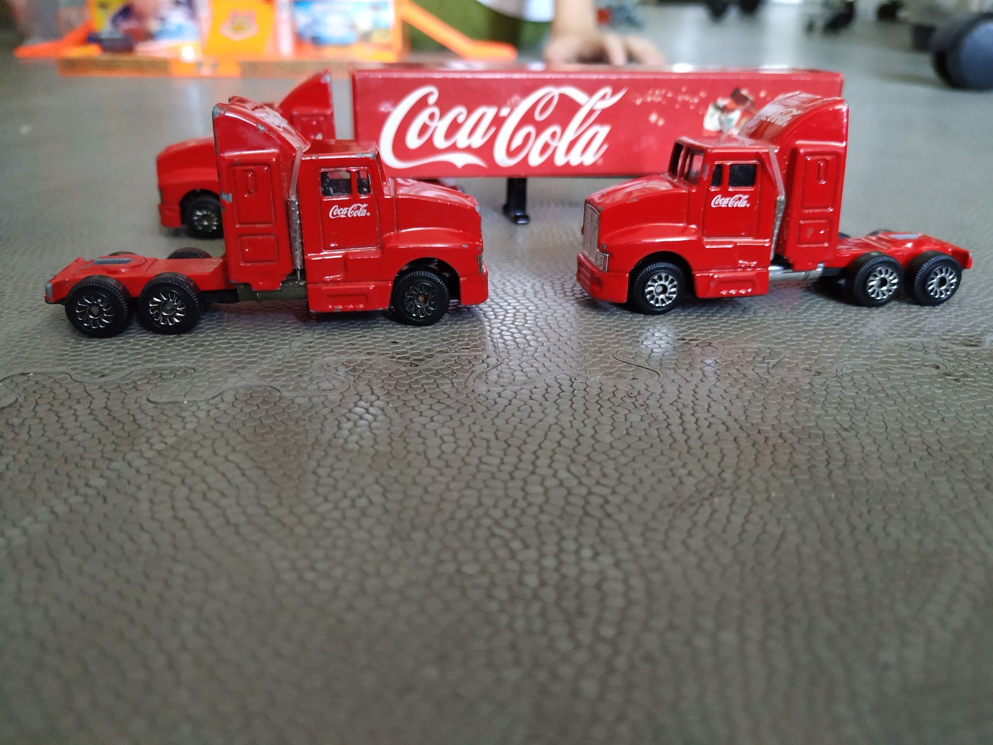 Колекционерски Трамвай, камиони на Кока Кола, влекачи Мерцедес и Ман