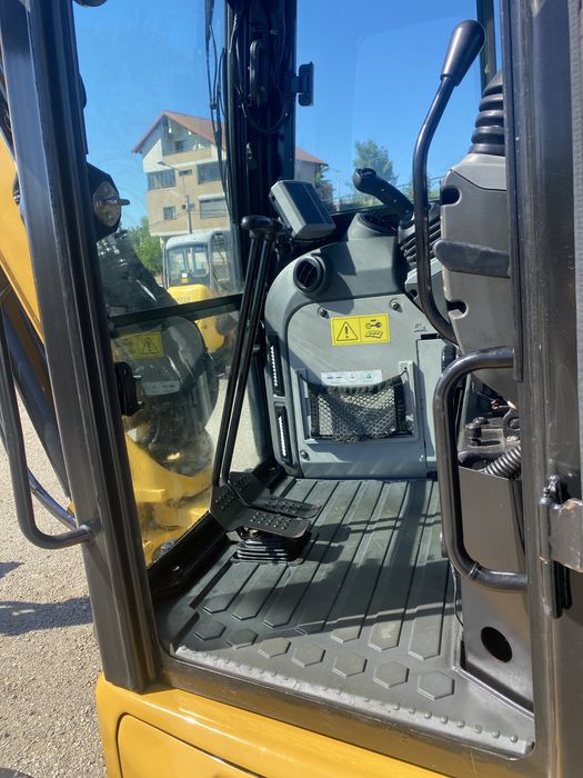 Miniexcavator cat 305 E2 an 2019 5,2 tone