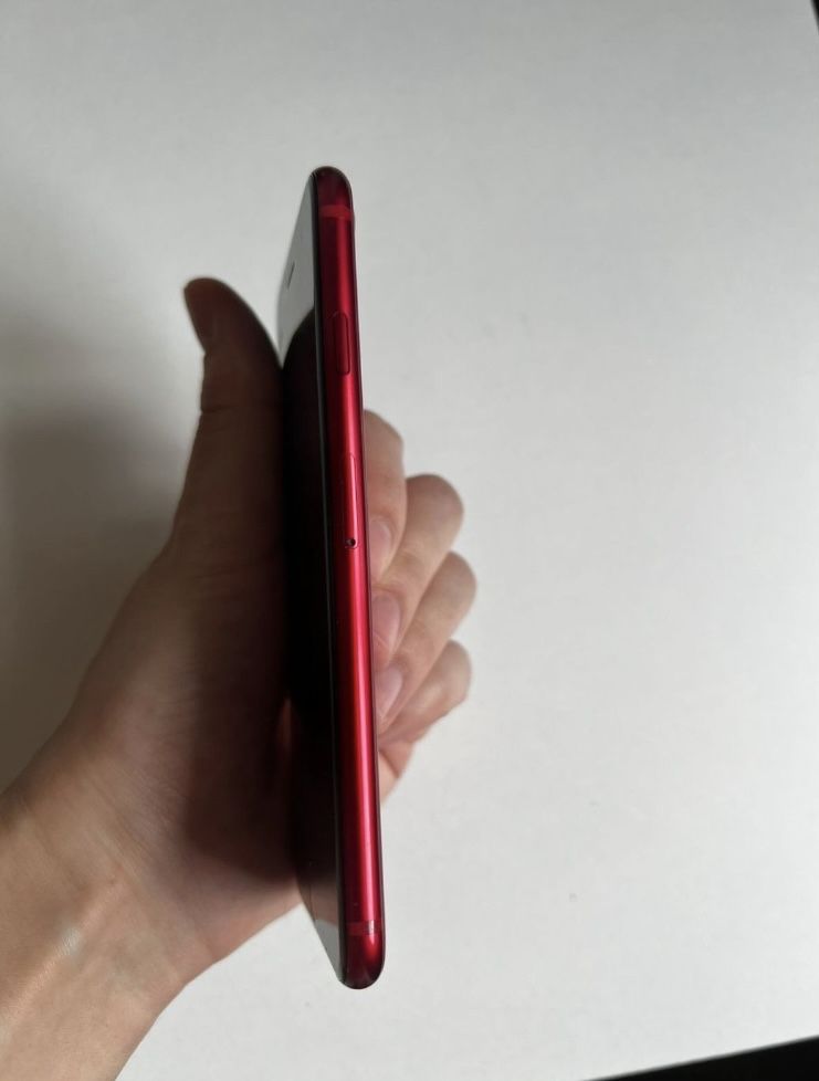 Iphone se 2022 red