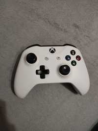 Vând controller Xbox One în stare foarte bună!!