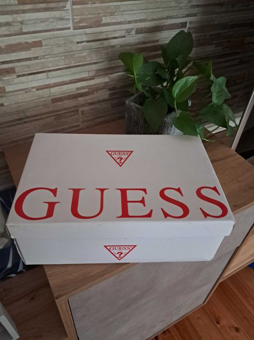 GUESS дамски сникърси естестнена кожа 38 номер