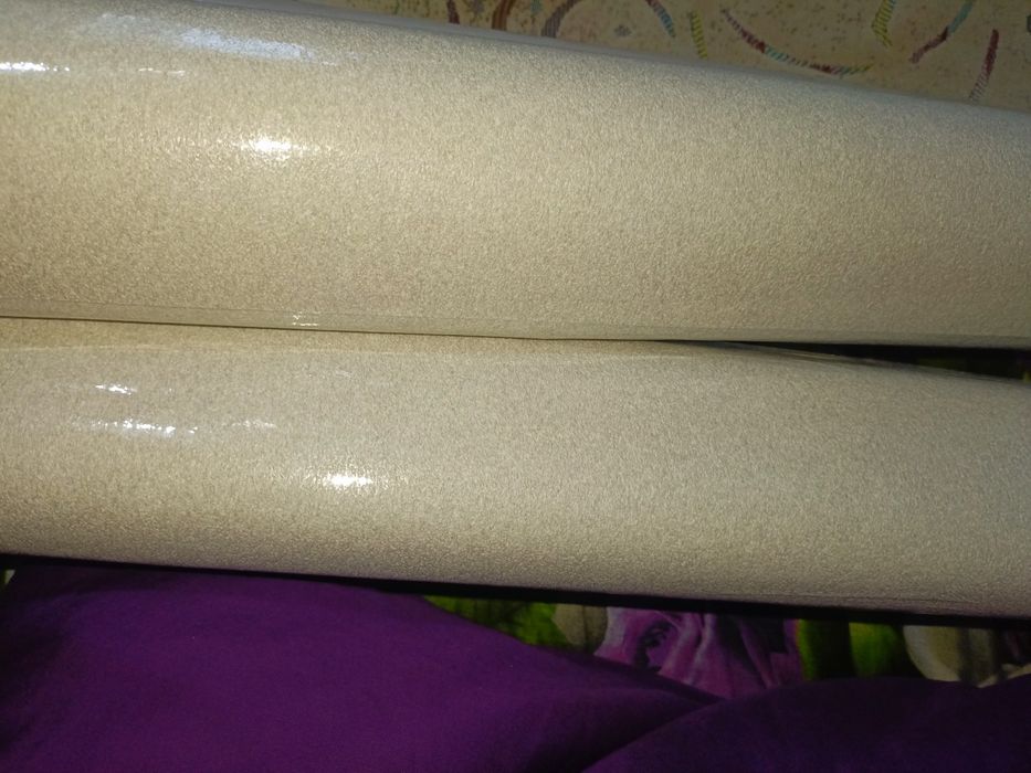 Два рулона обоев однотонных