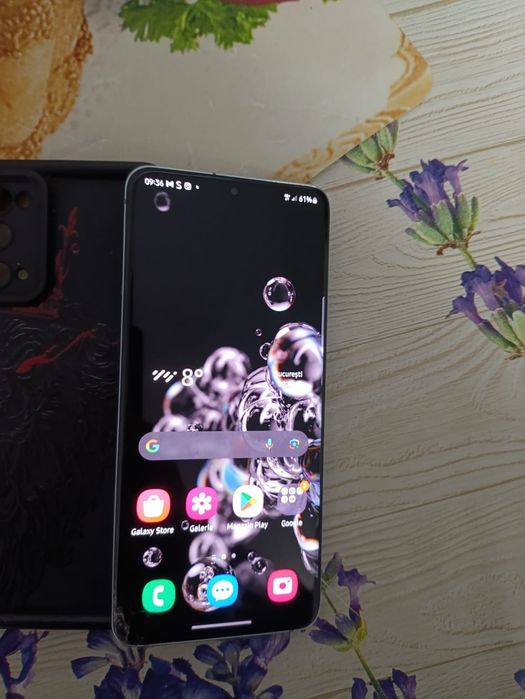 Vând samsung s20 5g  fisurat fata spate