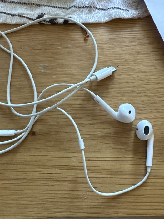 Слушалки с кабел за iphone