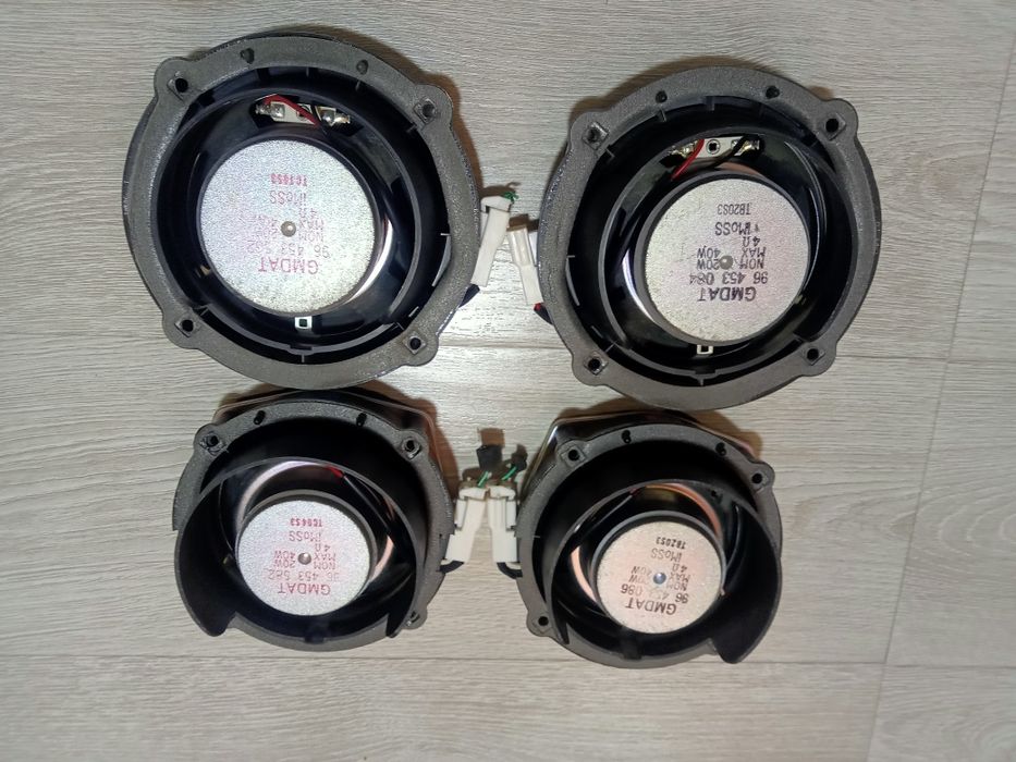 Продам только сегодня комплект штатные калонки от Джентры в идеальном