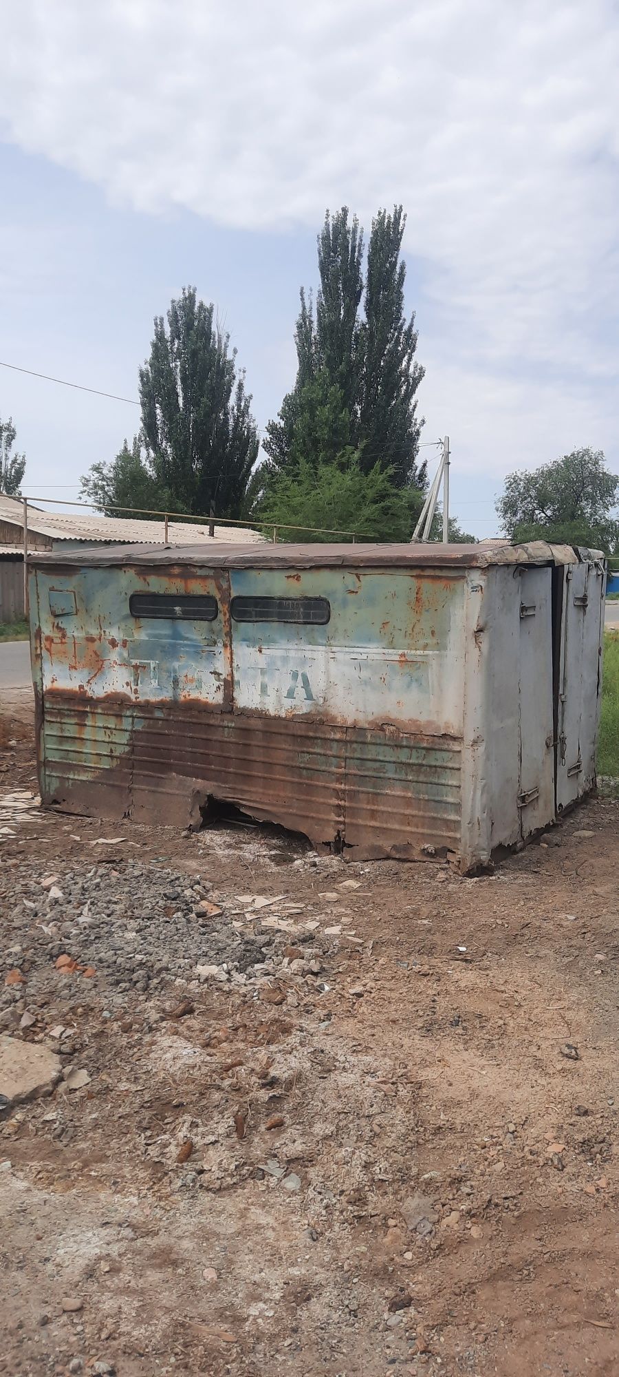 Продается железная будка