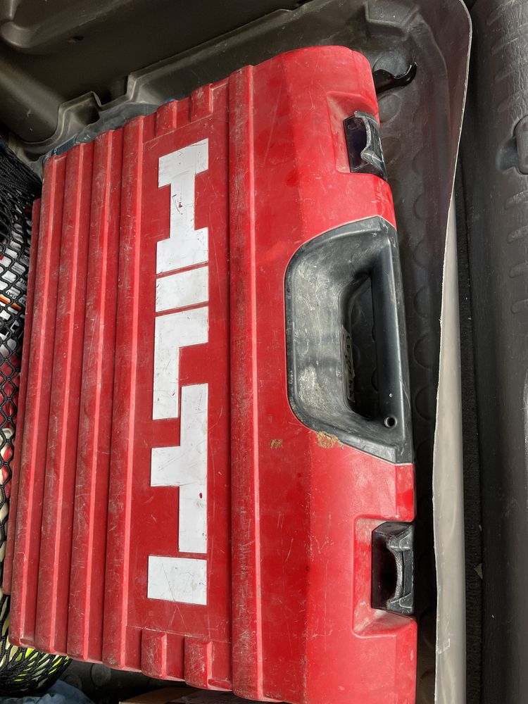 Къртач Hilti