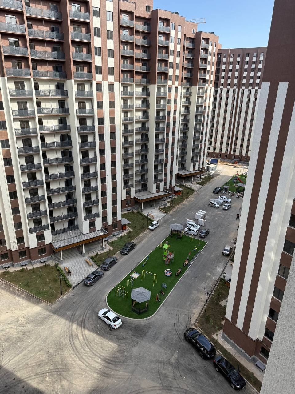 Orikzor rezedens 2xona uy 90 foiz bitgan srochna sotiladi bez makler