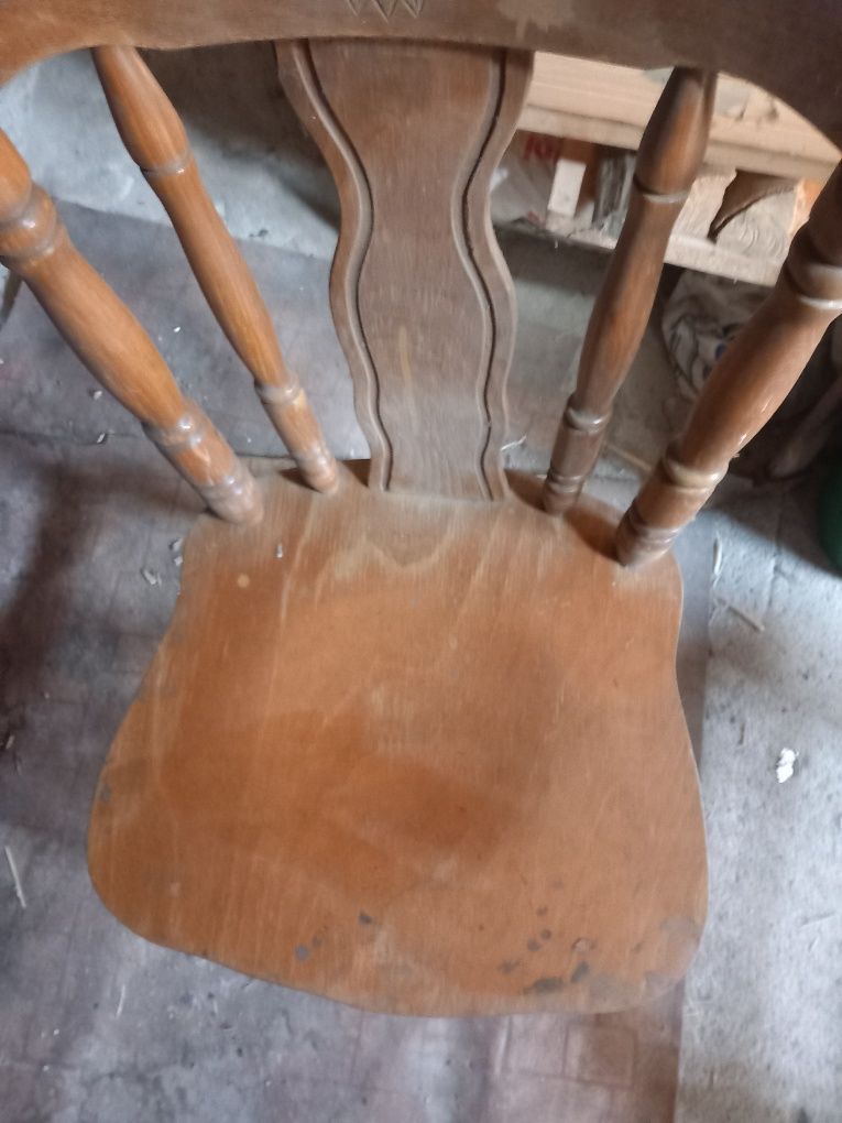 Vând scaune lemn masiv