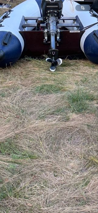 Лодка Твърдо дъно и двигател 4 кс Сузуки