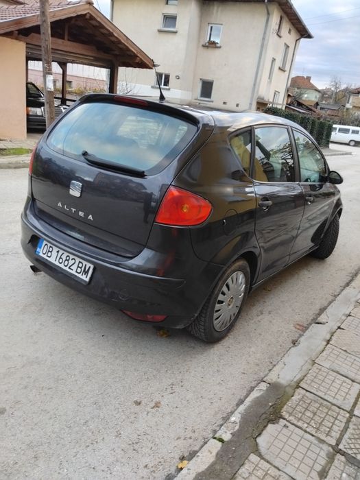 Продавам Сеат Алтеа