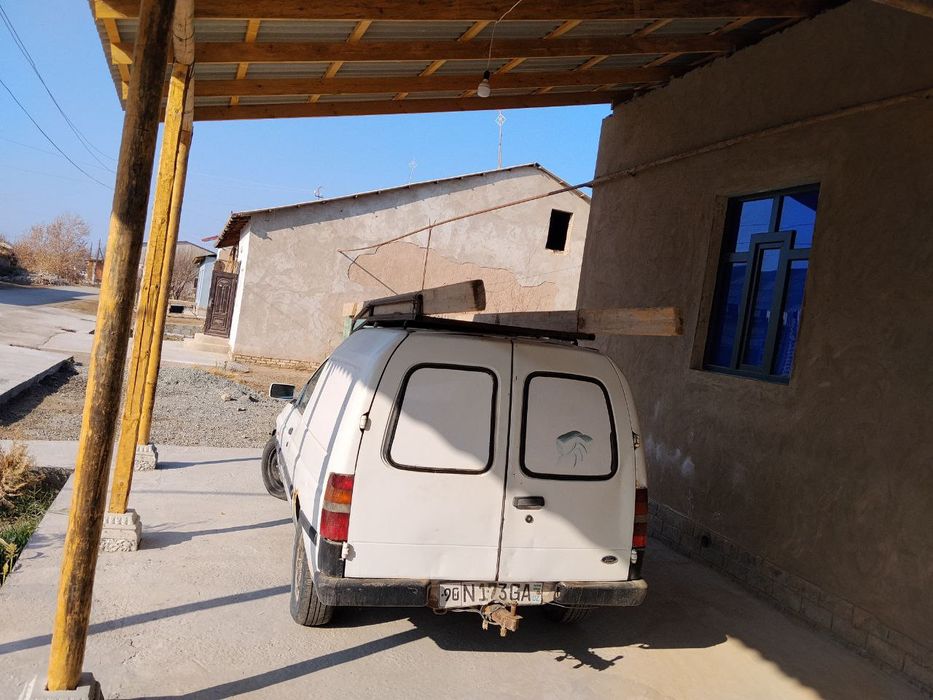 Ford eskord yurib furibdi