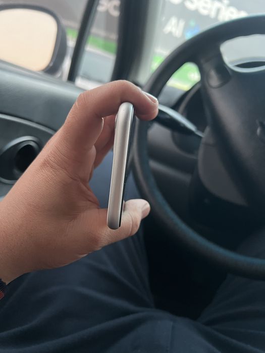 Iphone 11 xolati idial 64 tali srocna faqat