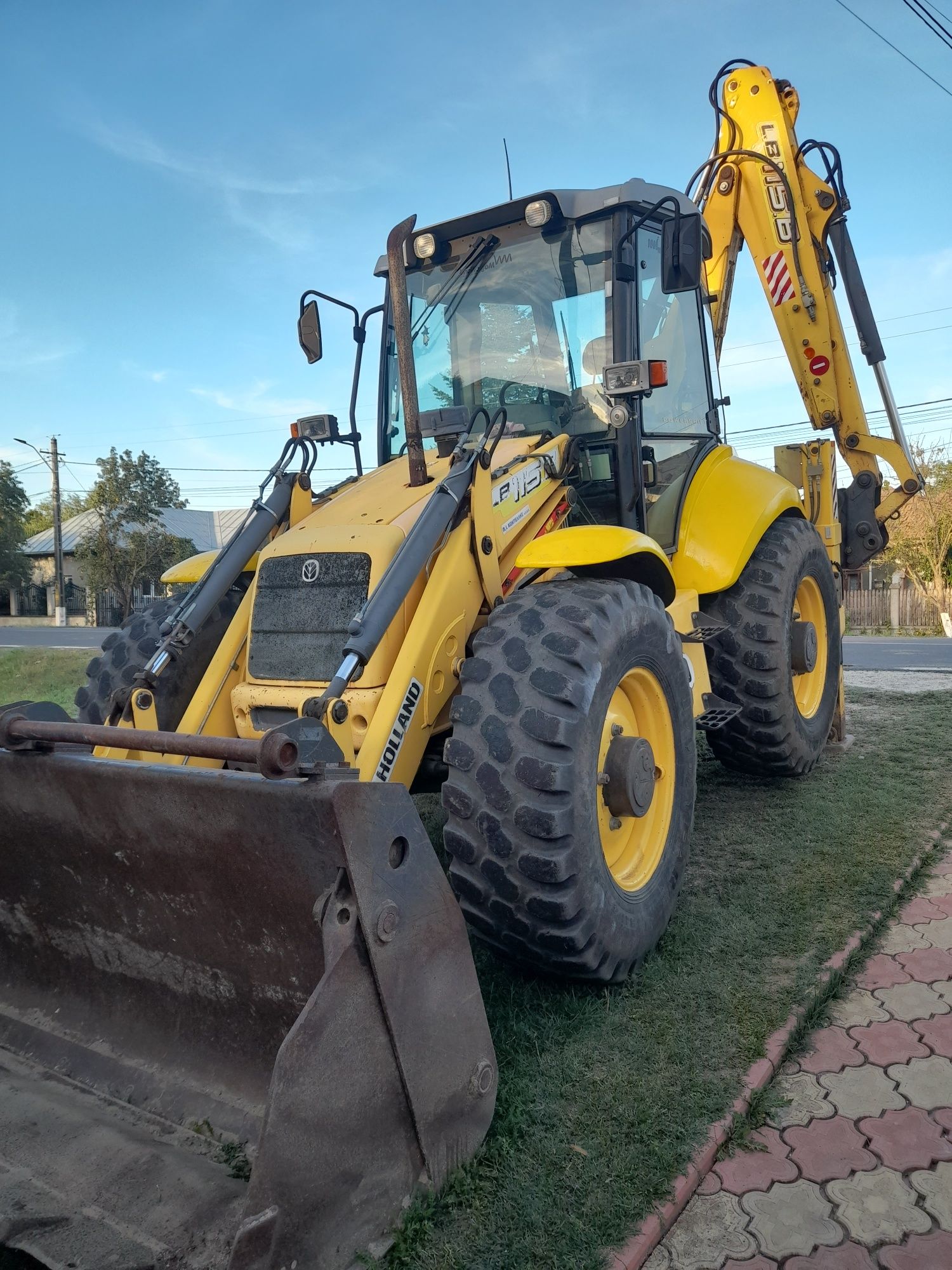 inchiriez Mini excavator de la 900 lei si Bobcat, Buldo excavator