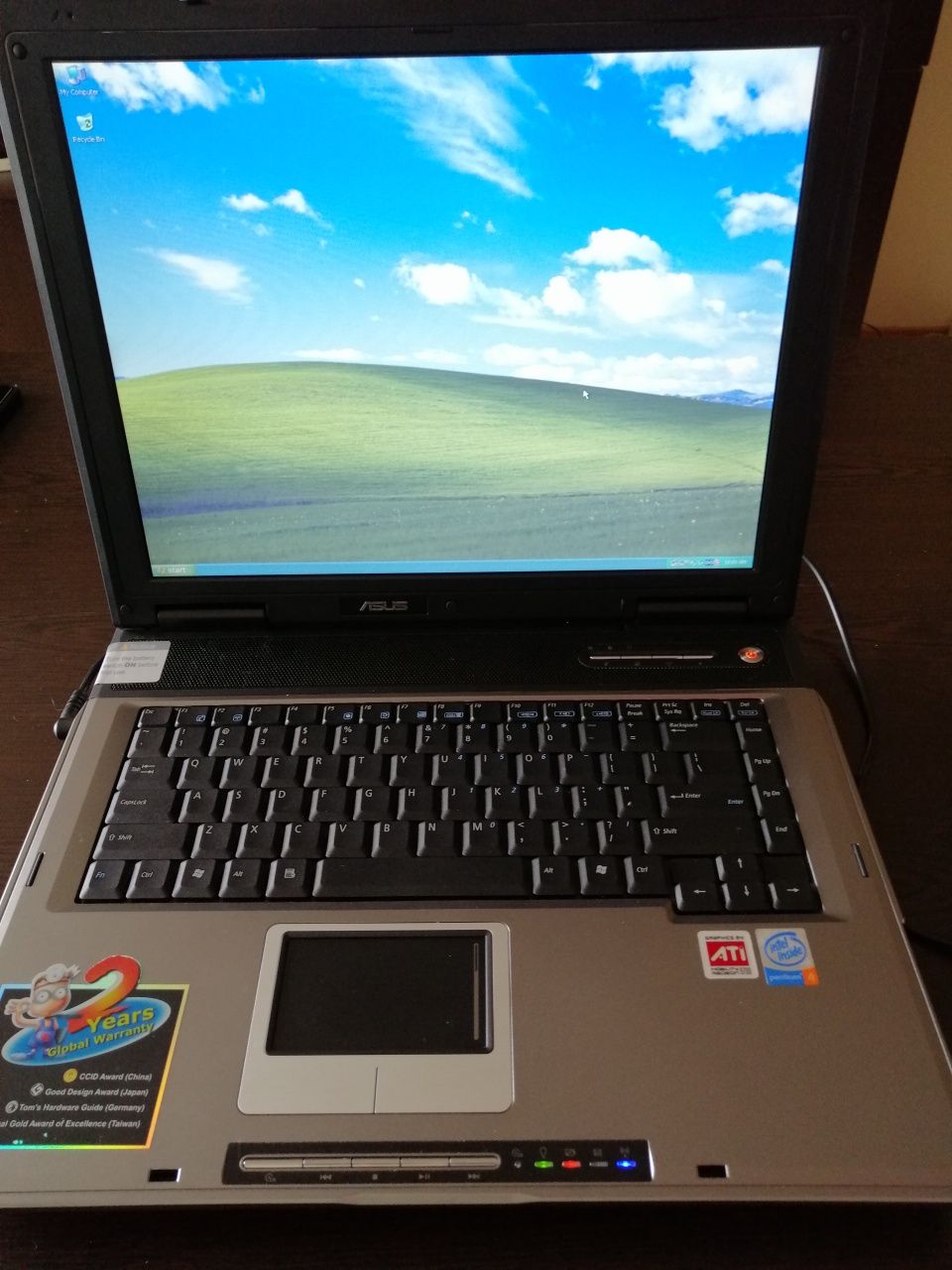 Лаптоп ASUS A4000 с оригинално зарядно
