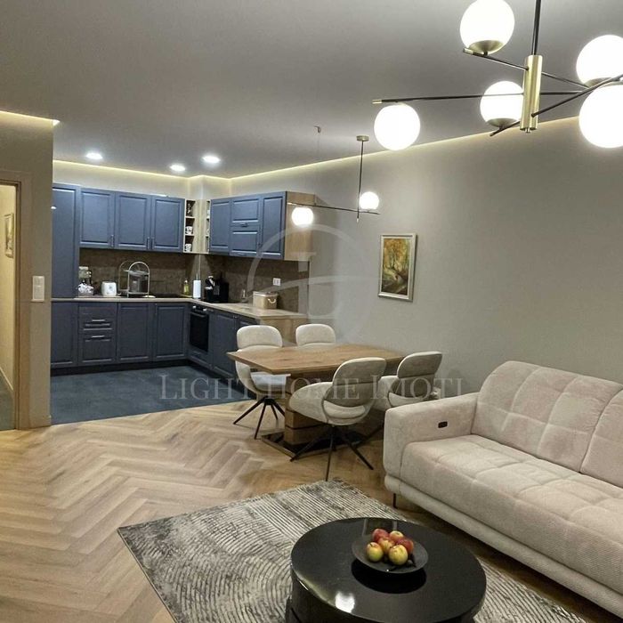 Продава се Двустаен апартамент в Пловдив, Център - 83 кв.м за 1251 €/кв.м - Снимка #2