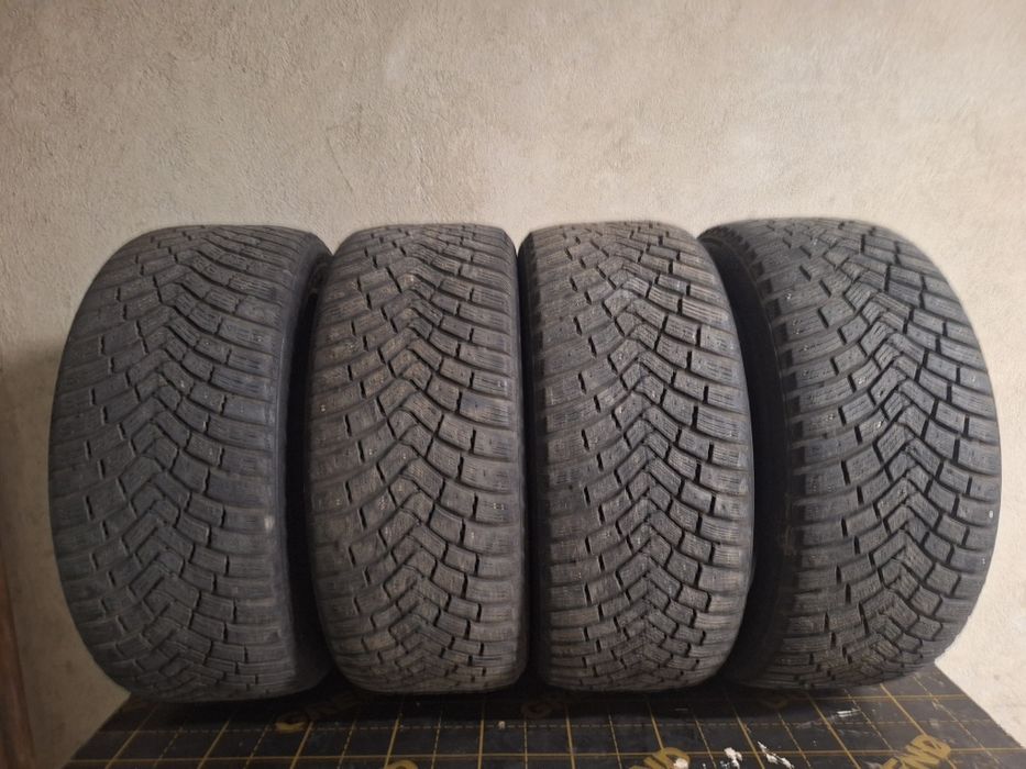 Зимни гуми Continental 215/45/17