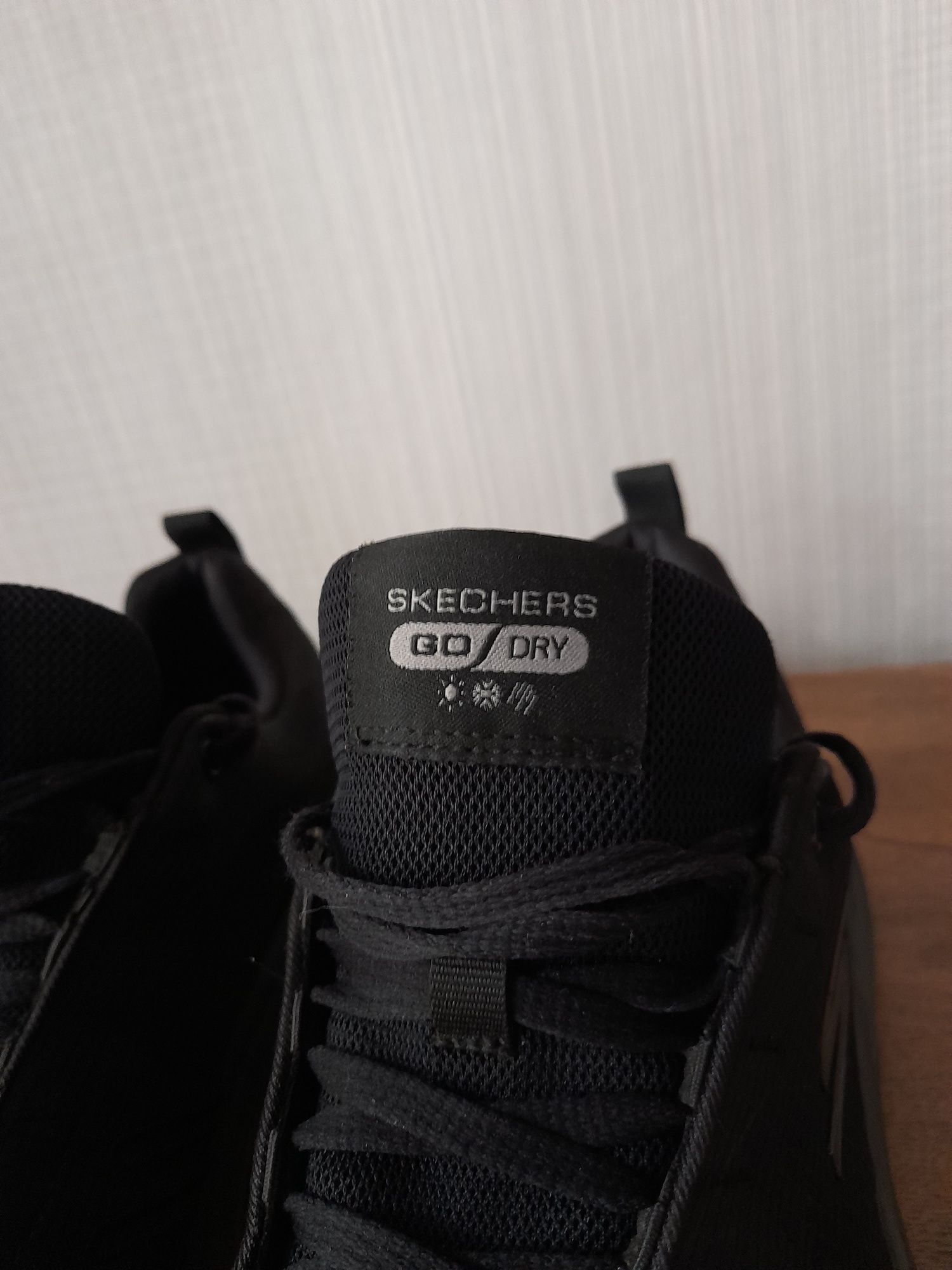 Skechers waterproof мъжки обувки 42 номер.