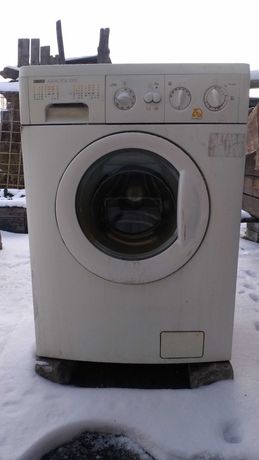 продам стиральную машинку ZANUSSI подлежащий ремонту